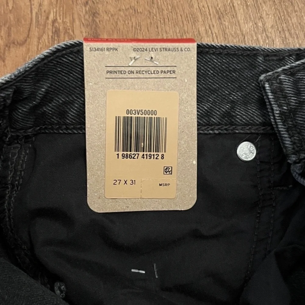 Levi's Women's Cinch Waist Barrel Jeans - Picture 15 of 15